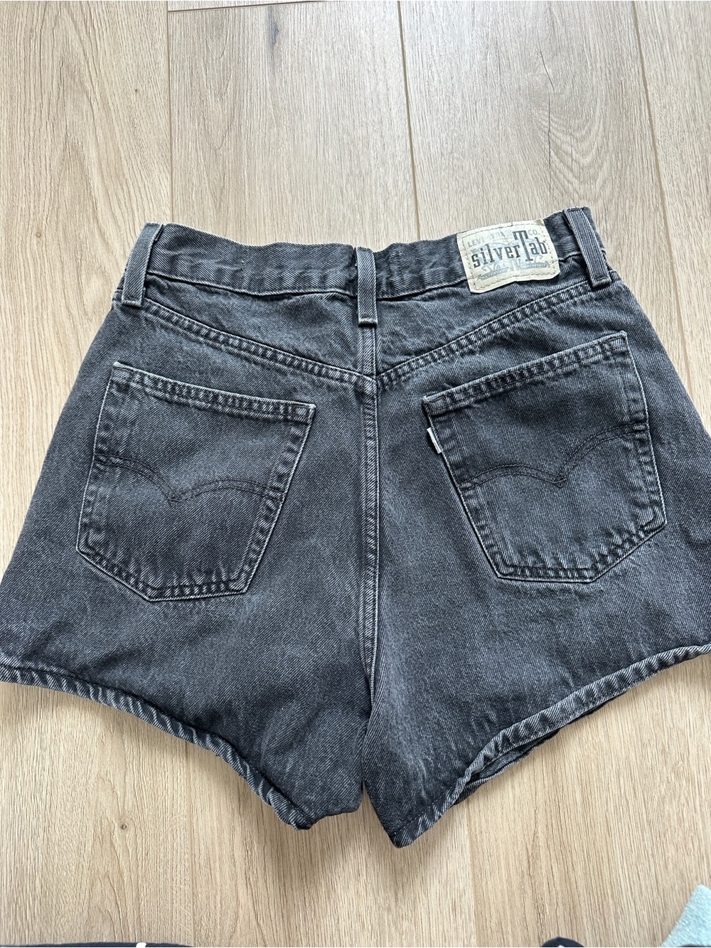 Levi’s SilverTab Mom Shorts - Picture 7 of 8